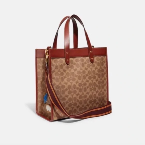 New Coach Field Tote In Signature Canvas With Patches - Picture 4 of 7